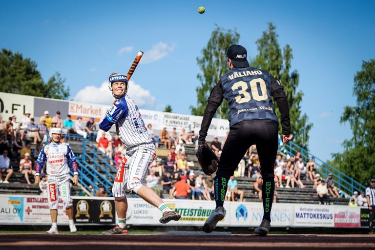 Kuva: Antti Haapasalo / Kukaan ei mieti katsomosta lähtemistä silloin, kun kentällä tapahtuu.