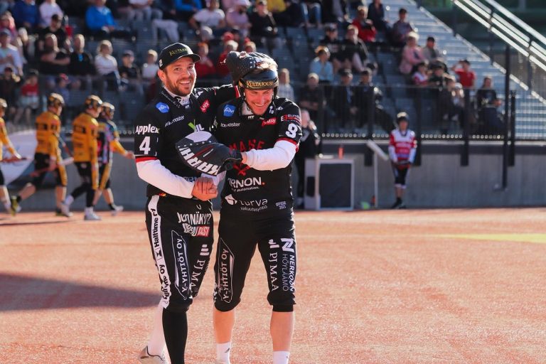 Kuva: Kiia Salminen / Mansen ja Puhtimäen pelissä on hymyily lisääntynyt, kun kausi on edennyt.