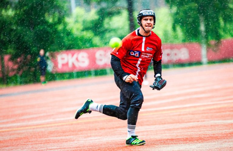 Kuva: Joona-Pekka Hirvonen / Iiro Kuosa ehtii lähes joka palloon etukentällä.
